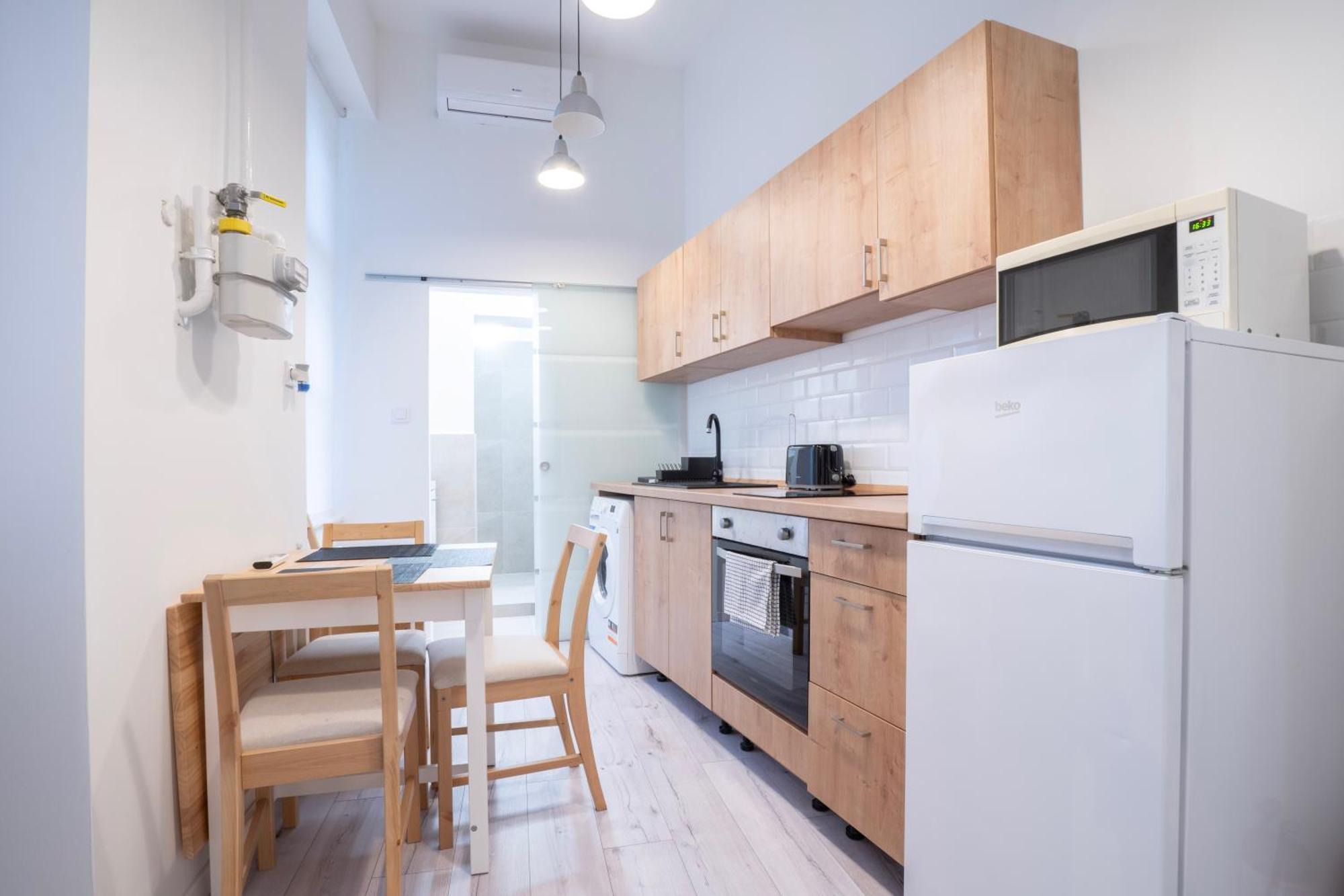 Studio In The Heart Of Party District Ka28 — Photos 1